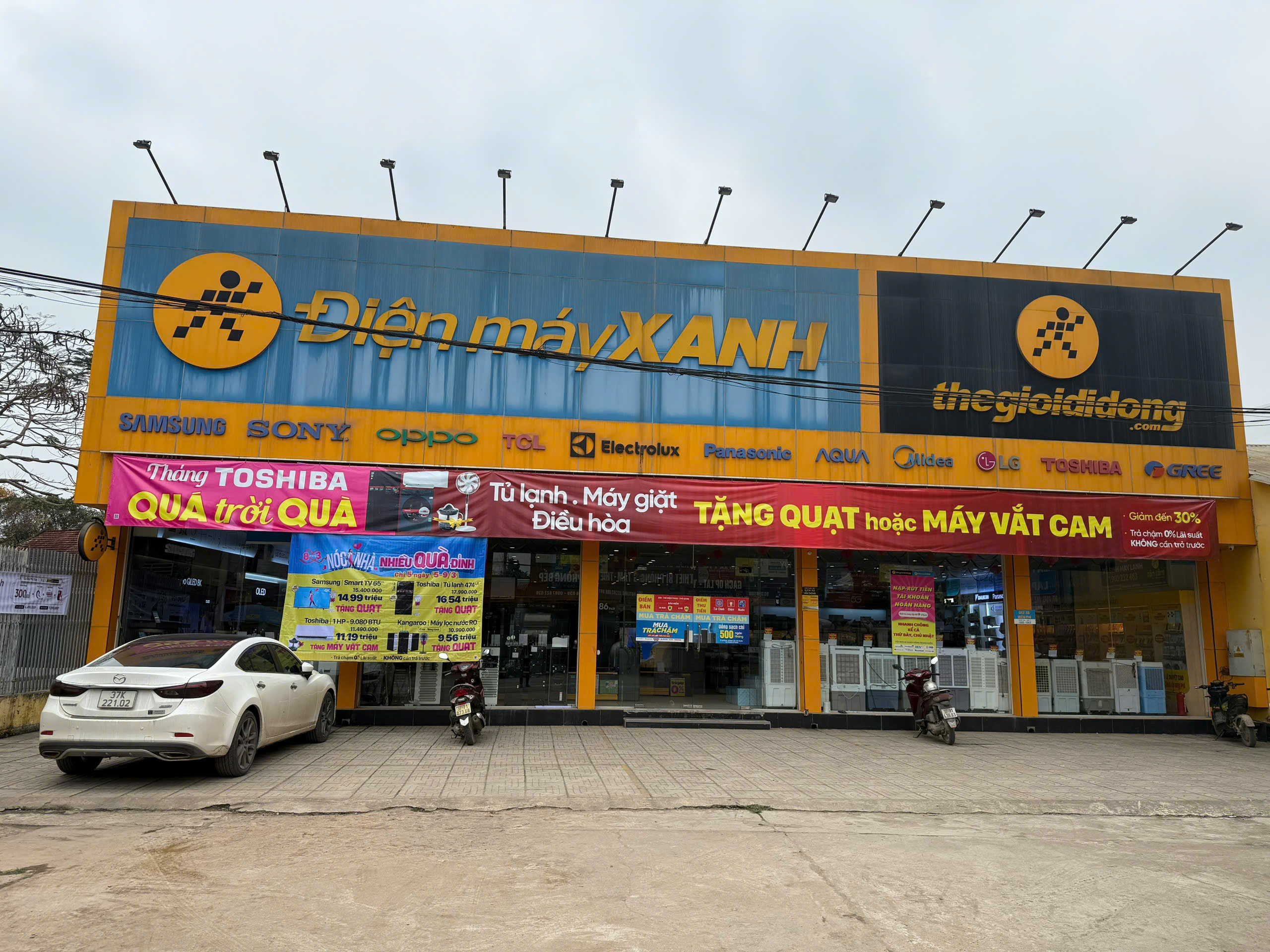 Siêu thị điện máy xanh tại Điện máy Xanh Xóm Dinh, Xã Tam Hợp, Tỉnh Nghệ An, Việt Nam